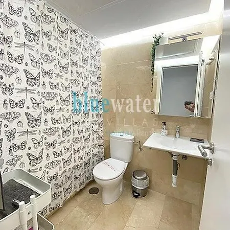 El Salon, Bluewater Apartment